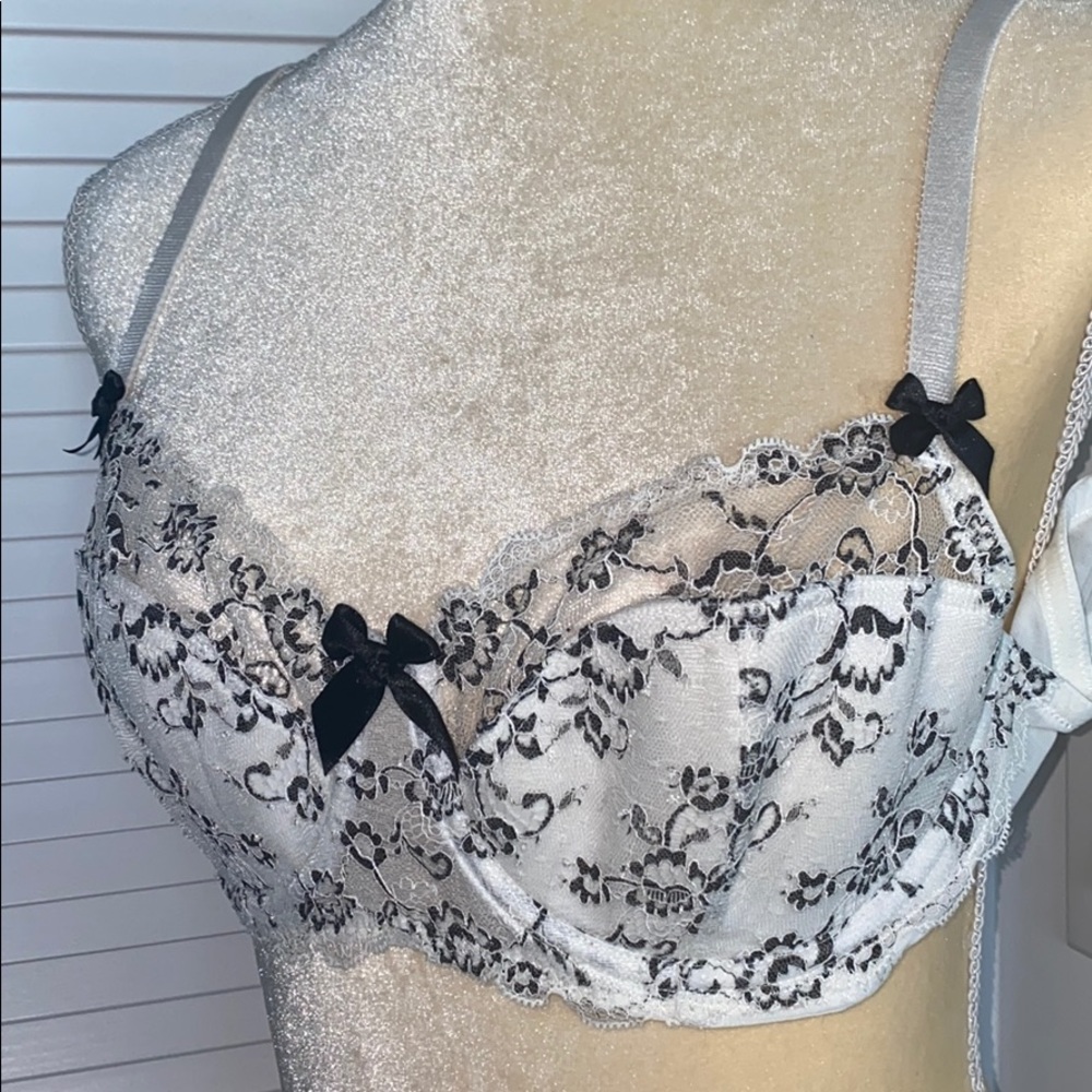 VIctoria’s Secret White Lace Unlined Demi Bra
